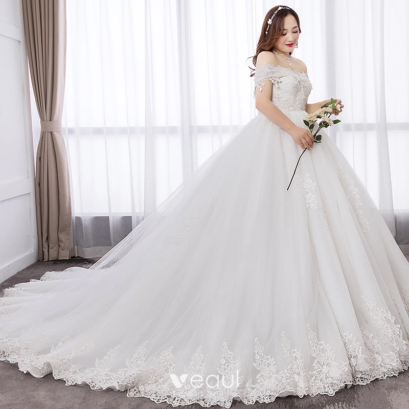 Simple Blanche Robe Boule Grande Taille Robe De Mariee 2019 Dentelle Appliques Dos Nu Brode Bustier Chapel Train Mariage