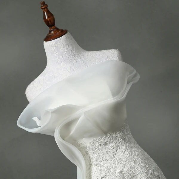 Élégant Église Salle Robe De Mariée 2017 Trompette / Sirène Cathedral Train Bustier Sans Manches Dos Nu En Dentelle Appliques