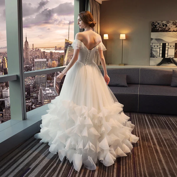 Chic / Belle Salle Robe De Mariée 2017 Blanche Princesse Longue De l'épaule Manches Courtes Dos Nu Fleur Appliques