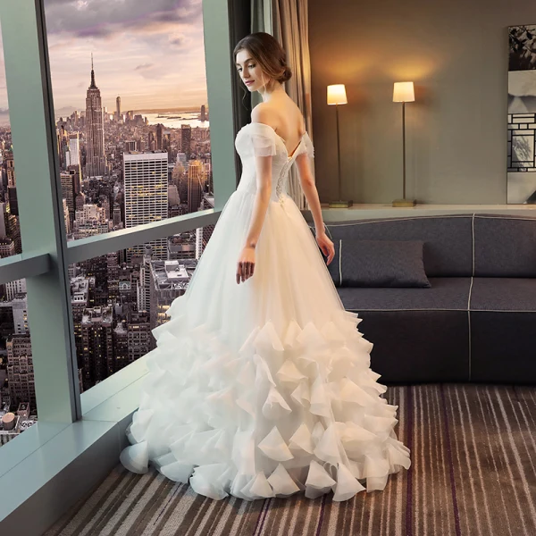 Chic / Belle Salle Robe De Mariée 2017 Blanche Princesse Longue De l'épaule Manches Courtes Dos Nu Fleur Appliques