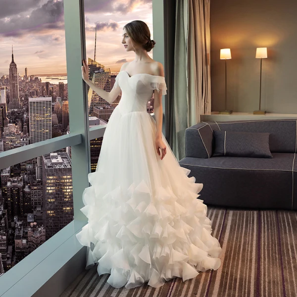 Chic / Belle Salle Robe De Mariée 2017 Blanche Princesse Longue De l'épaule Manches Courtes Dos Nu Fleur Appliques