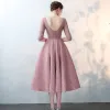 Elegante Rosa 2017 Partykleider V-Ausschnitt Spitze Applikationen Rückenfreies Heimkehr Abend A Linie Abendkleider