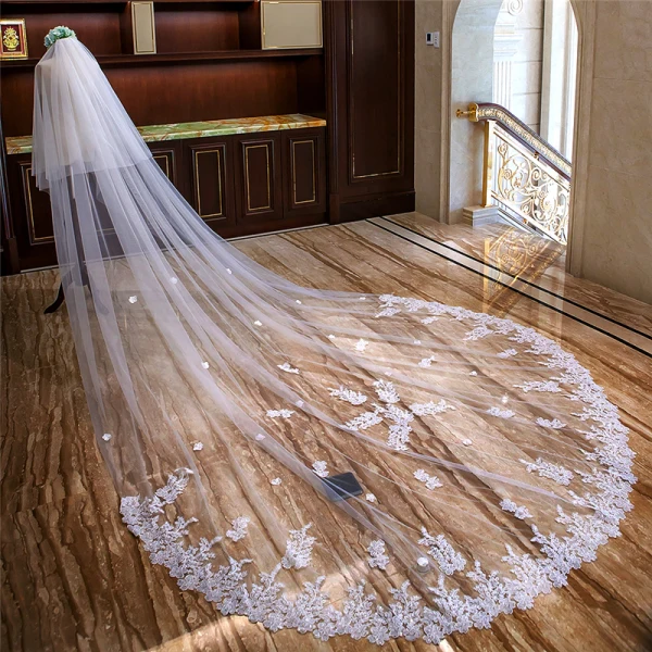 Luxe Blanche Royal Train Mariage 2018 Tulle Appliques Perlage Paillettes Voile De Mariée