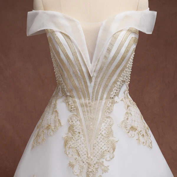 Unique Gold Weiß Übergröße Brautkleider / Hochzeitskleider 2019 A Linie Spitze Charmeuse Bandeau Applikationen Rückenfreies Perlenstickerei Handgefertigt Hof-Schleppe Hochzeit