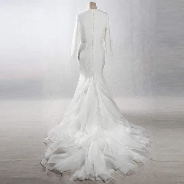 Vintage / Retro Ivory Chapel Train 2018 Wedding Trumpet / Mermaid Long Sleeve Scoop Neck Charmeuse Puffy Buttons Wedding Dresses