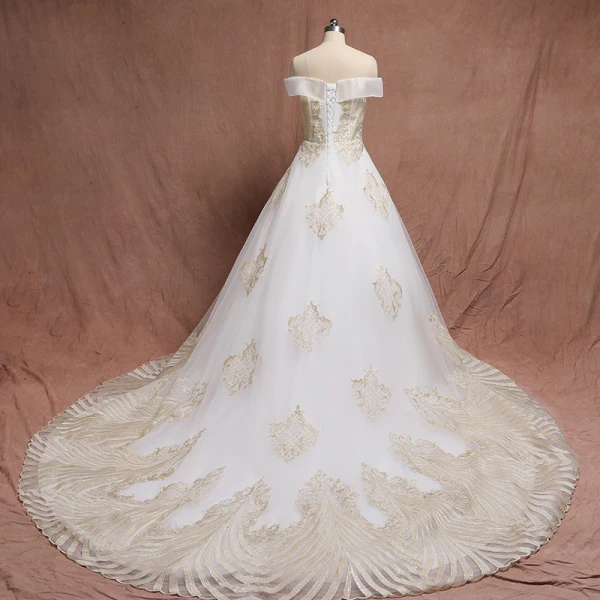 Unique Gold Weiß Übergröße Brautkleider / Hochzeitskleider 2019 A Linie Spitze Charmeuse Bandeau Applikationen Rückenfreies Perlenstickerei Handgefertigt Hof-Schleppe Hochzeit