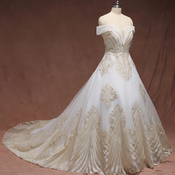 Amazing / Unique Gold White Plus Size Wedding Dresses 2019 A-Line / Princess Lace Charmeuse Strapless Appliques Backless Beading Handmade Court Train Amazing / Unique Gold White Plus Size Wedding Dresses 2019 A-Line / Princess Lace Charmeuse Strapless Appliques Backless Beading Handmade Court Train