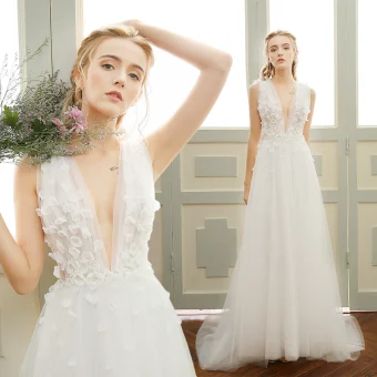 Elegante Strand Brautkleider 2017 Weiß A Linie Sweep Pinsel Zug V Ausschnitt Ärmellos Rückenfreies Mit Spitze Applikationen Perle
