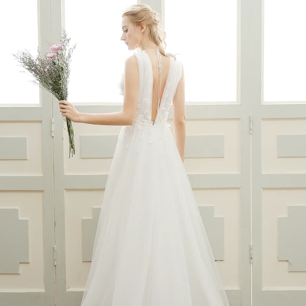 Elegant Beach Wedding Dresses 2017 White A-Line / Princess Sweep Train V-Neck Sleeveless Backless Lace Appliques Pearl