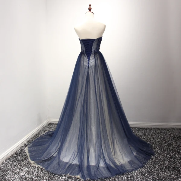 Schöne Festliche Kleider 2017 Abendkleider A Linie Sweep / Pinsel Zug Bandeau Ärmellos Rückenfreies Spitze Applikationen Perlenstickerei Strass