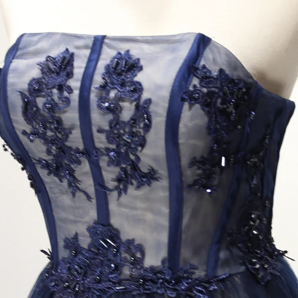 Schöne Festliche Kleider 2017 Abendkleider A Linie Sweep / Pinsel Zug Bandeau Ärmellos Rückenfreies Spitze Applikationen Perlenstickerei Strass