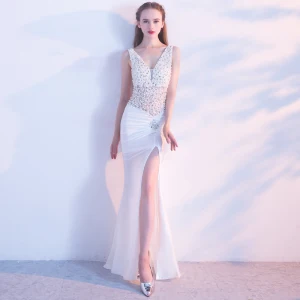 Chic Belle Blanche Robe De Soirée 2017 Trompette Sirène V Cou Charmeuse Dos Nu Perle Percé Faux Diamant Robe De Fete