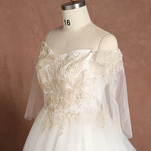 Chic / Beautiful Gold White Plus Size Wedding Dresses 2019 A-Line / Princess Lace Tulle Appliques Backless Embroidered Handmade Strapless Chapel Train