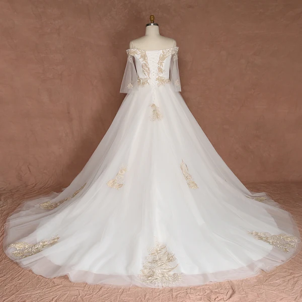 Schöne Gold Weiß Übergröße Brautkleider / Hochzeitskleider 2019 A Linie Spitze Tülle Applikationen Rückenfreies Stickerei Handgefertigt Bandeau Kapelle-Schleppe Hochzeit