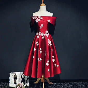 Chic Beautiful Red Graduation Dresses 2017 A Line Princess Charmeuse Strapless Backless Embroidered Homecoming Formal Dresses