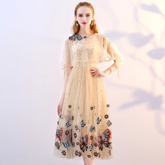 Härlig Champagne Te Längd Studentklänningar 2018 Prinsessa U Hals Tyll Med Sjal Fjäril Beading Appliqués Formella Klänningar