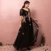 Fée Des Fleurs Noire Grande Taille Robe De Soirée 2018 Princesse V-Cou Tulle Dos Nu Appliques Brodé Soirée Robe De Bal