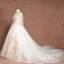 Schöne Gold Weiß Übergröße Brautkleider / Hochzeitskleider 2019 A Linie Spitze Tülle Applikationen Rückenfreies Stickerei Handgefertigt Bandeau Kapelle-Schleppe Hochzeit