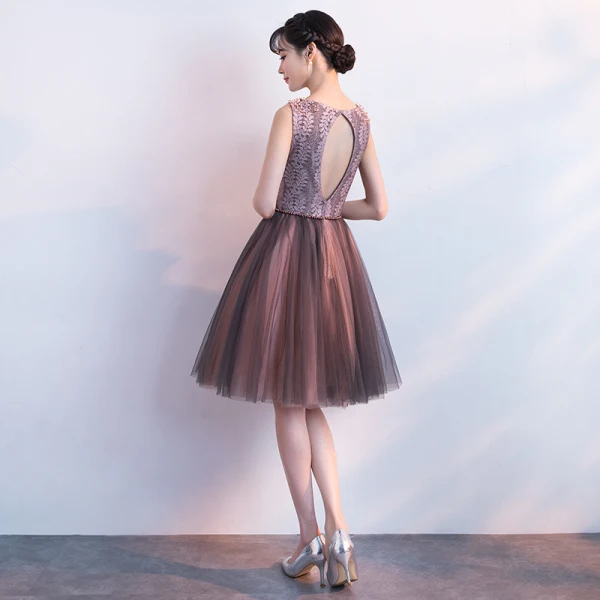 Modern / Fashion Chocolate Homecoming Graduation Dresses 2018 A-Line / Princess Scoop Neck Sleeveless Beading Pearl Sash Short Ruffle Backless Formal Dresses