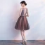 Modern / Fashion Chocolate Homecoming Graduation Dresses 2018 A-Line / Princess Scoop Neck Sleeveless Beading Pearl Sash Short Ruffle Backless Formal Dresses