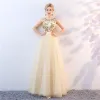 Chic / Beautiful Gold Prom Dresses 2018 A-Line / Princess Scoop Neck Sleeveless Beading Floor-Length / Long Ruffle Formal Dresses