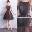 Modern / Fashion Chocolate Homecoming Graduation Dresses 2018 A-Line / Princess Scoop Neck Sleeveless Beading Pearl Sash Short Ruffle Backless Formal Dresses