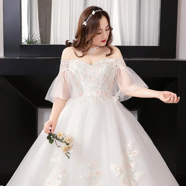 Modest / Simple White Plus Size Ball Gown Wedding Dresses 2019 Lace Tulle 1/2 Sleeves Appliques Backless Embroidered Strapless Chapel Train Wedding
