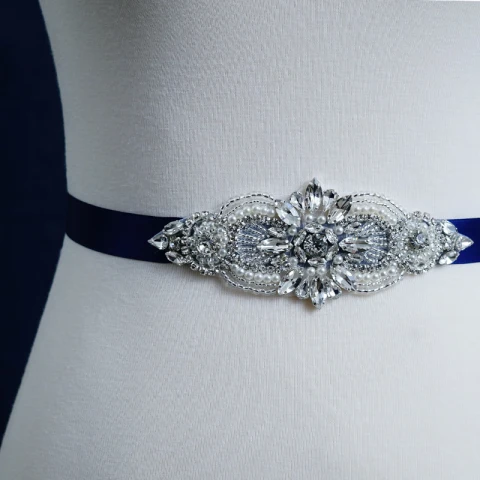 Schlicht Königliches Blau Ball Schärpen 2020 Handgefertigt Satin Metall Perlenstickerei Kristall Strass Hochzeits Hochzeit Brautaccessoires