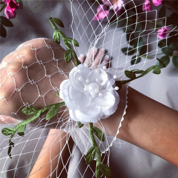 Blomma Fe Vita Brudhandskar 2020 Appliqués Blomma Pärla Spets Tyll Bal Bröllop Tillbehör