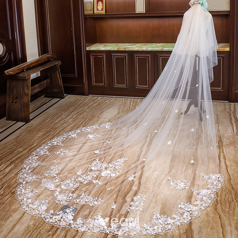 Luxury Gorgeous Champagne Wedding Veils 2020 Tulle Lace Appliques Flower  Chapel Train Wedding Accessories