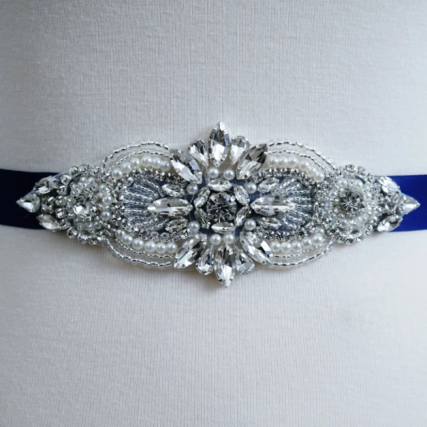 Schlicht Königliches Blau Ball Schärpen 2020 Handgefertigt Satin Metall Perlenstickerei Kristall Strass Hochzeits Hochzeit Brautaccessoires