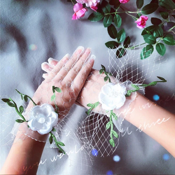 Blomma Fe Vita Brudhandskar 2020 Appliqués Blomma Pärla Spets Tyll Bal Bröllop Tillbehör