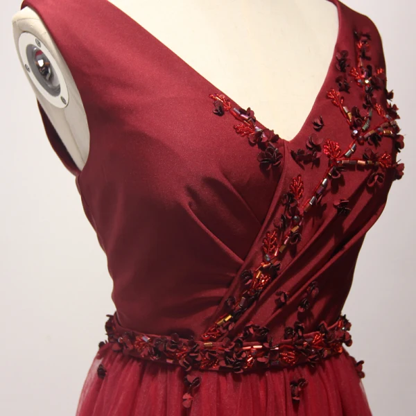 Chic / Beautiful Burgundy Evening Dresses 2017 A-Line / Princess Tulle V-Neck Evening Party Appliques Backless Beading Formal Dresses