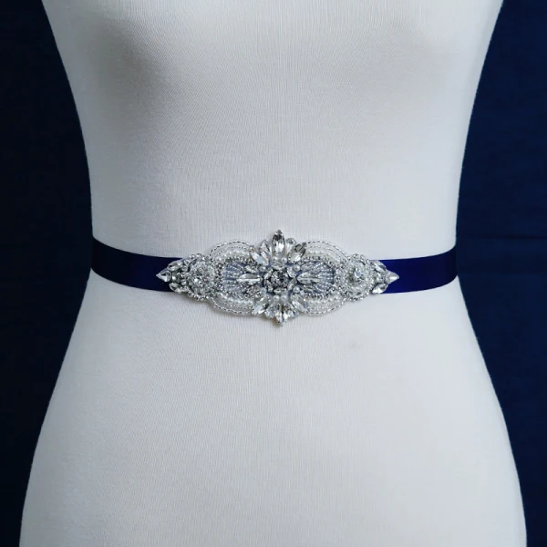Schlicht Königliches Blau Ball Schärpen 2020 Handgefertigt Satin Metall Perlenstickerei Kristall Strass Hochzeits Hochzeit Brautaccessoires