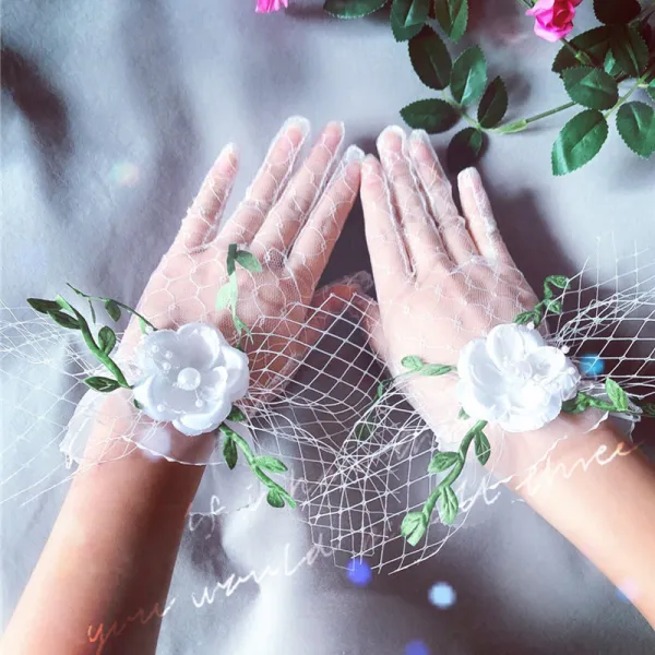 Flower Fairy White Bridal Gloves 2020 Appliques Flower Pearl Lace Tulle Prom Wedding Accessories