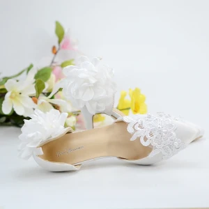 Modest Simple White 8 Cm Wedding High Heels Satin Appliques Beading Pearl Pointed Toe Wedding Shoes 2018