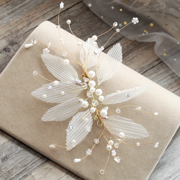 Classic Elegant White Earrings Headpieces 2019 Tulle Beading Crystal Pearl Rhinestone Wedding Prom Accessories