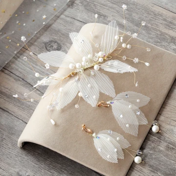 Classic Elegant White Earrings Headpieces 2019 Tulle Beading Crystal Pearl Rhinestone Wedding Prom Accessories
