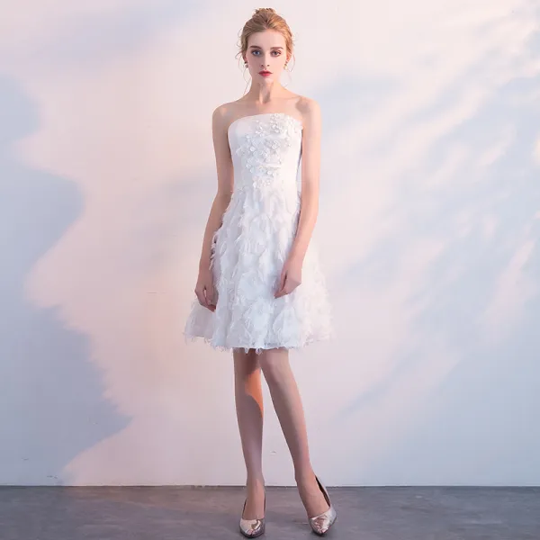 Klassisch Elegante Weiß Hochzeit 2018 A Linie Tülle Kurze Applikationen Rückenfreies Bandeau Brautkleider