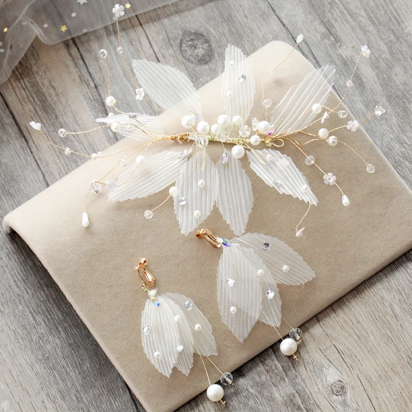 Classic Elegant White Earrings Headpieces 2019 Tulle Beading Crystal Pearl Rhinestone Wedding Prom Accessories