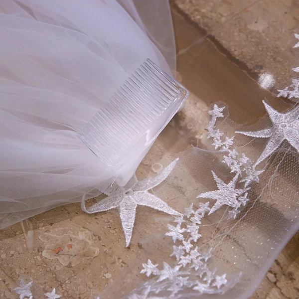 Chic / Belle Blanche Voile De Mariée 2020 Dentelle Tulle Appliques Chapel Train Mariage Accessorize