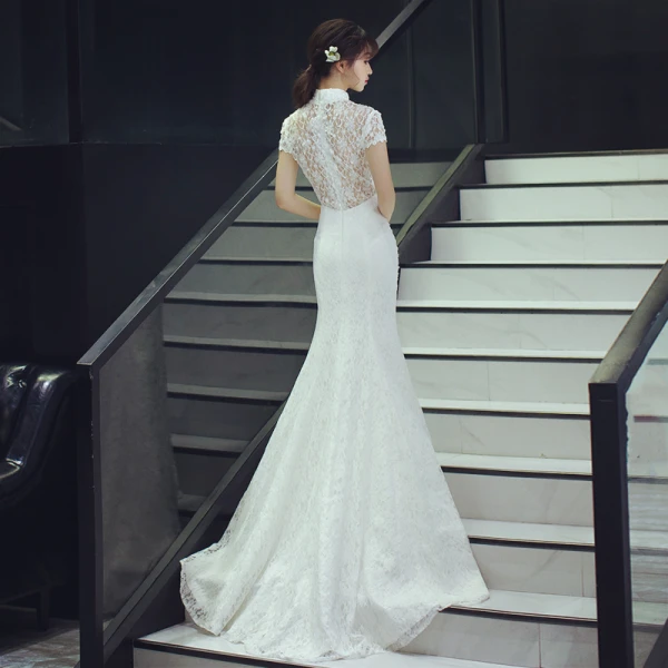 Style Chinois Salle Robe De Mariée 2017 Blanche Trompette / Sirène Chapel Train Col Haut Manches Courtes Dos Nu Paillettes Dentelle Appliques