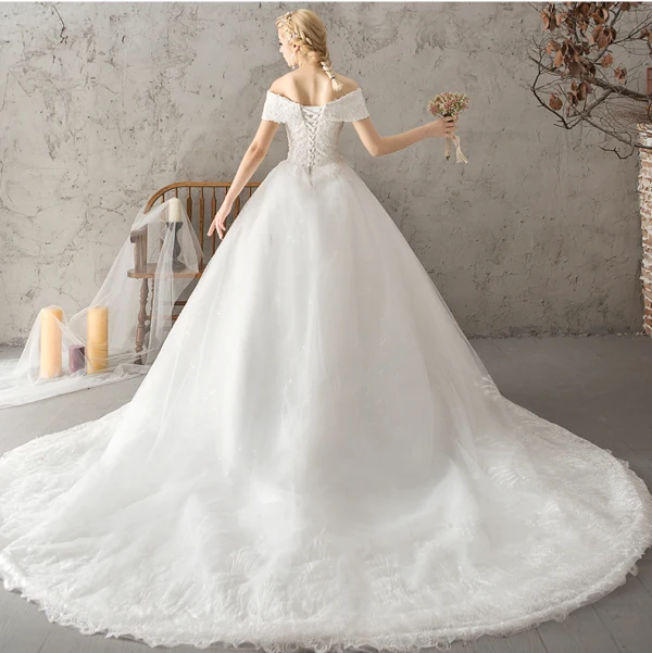 Abordable Ivoire Robe De Mariée 2018 Robe Boule En Dentelle Fleur Perle Faux Diamant Paillettes Dos Nu Chapel Train