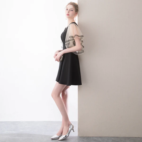 Modern / Fashion Black Short Graduation Dresses 2018 A-Line / Princess V-Neck Charmeuse Lace-up Backless Homecoming Formal Dresses