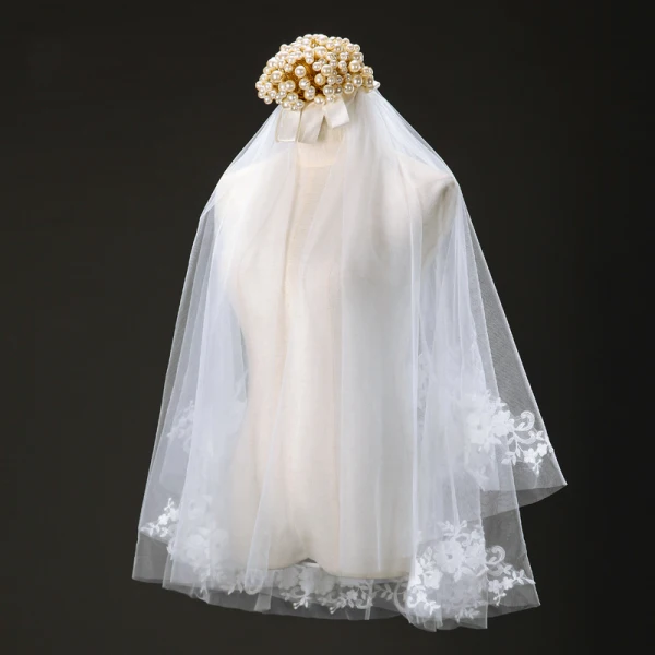 Chic / Beautiful 2017 White Lace Appliques Tulle Lace Tiara Wedding Veils