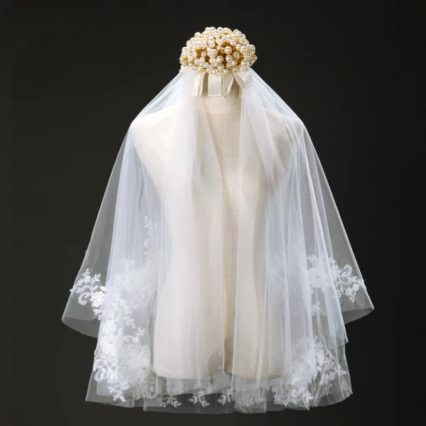 Chic / Beautiful 2017 White Lace Appliques Tulle Lace Tiara Wedding Veils