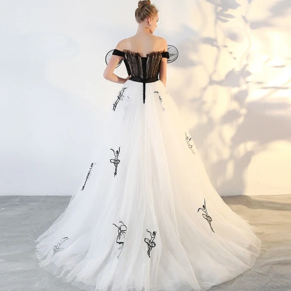 Modern / Fashion Black Prom Dresses 2018 A-Line / Princess Tulle Strapless Prom Backless Embroidered Formal Dresses