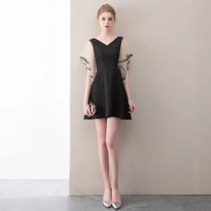 Moderne Mode Noire Courte Robe De Graduation 2018 Princesse V Cou Charmeuse Lacer Dos Nu De Retour Robe De Ceremonie