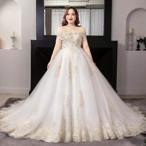 Luksus Hvit Pluss Størrelse Ballkjole Brudekjoler 2019 Blonder Tyll Appliques Ryggløse Brodert Strapless Cathedral Train Bryllup