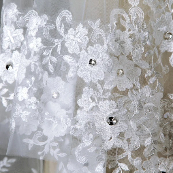 Chic / Beautiful 2017 White Lace Appliques Tulle Lace Tiara Wedding Veils